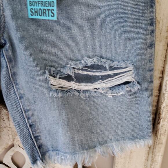 YMI Women's Junior Frayed Hem Distressed Destructed Boyfriend Denim Jean Shorts - Picture 4 of 7